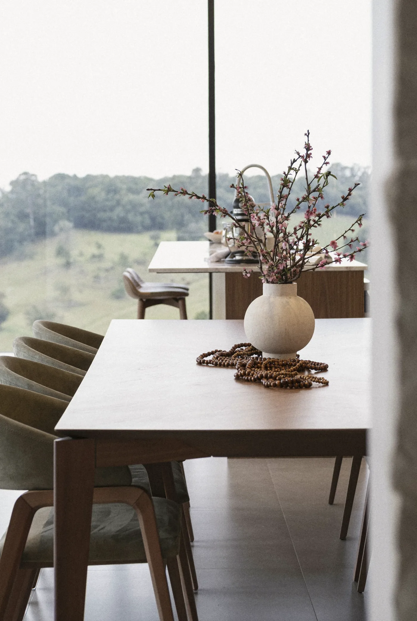 The walnut table, a vase and the hills